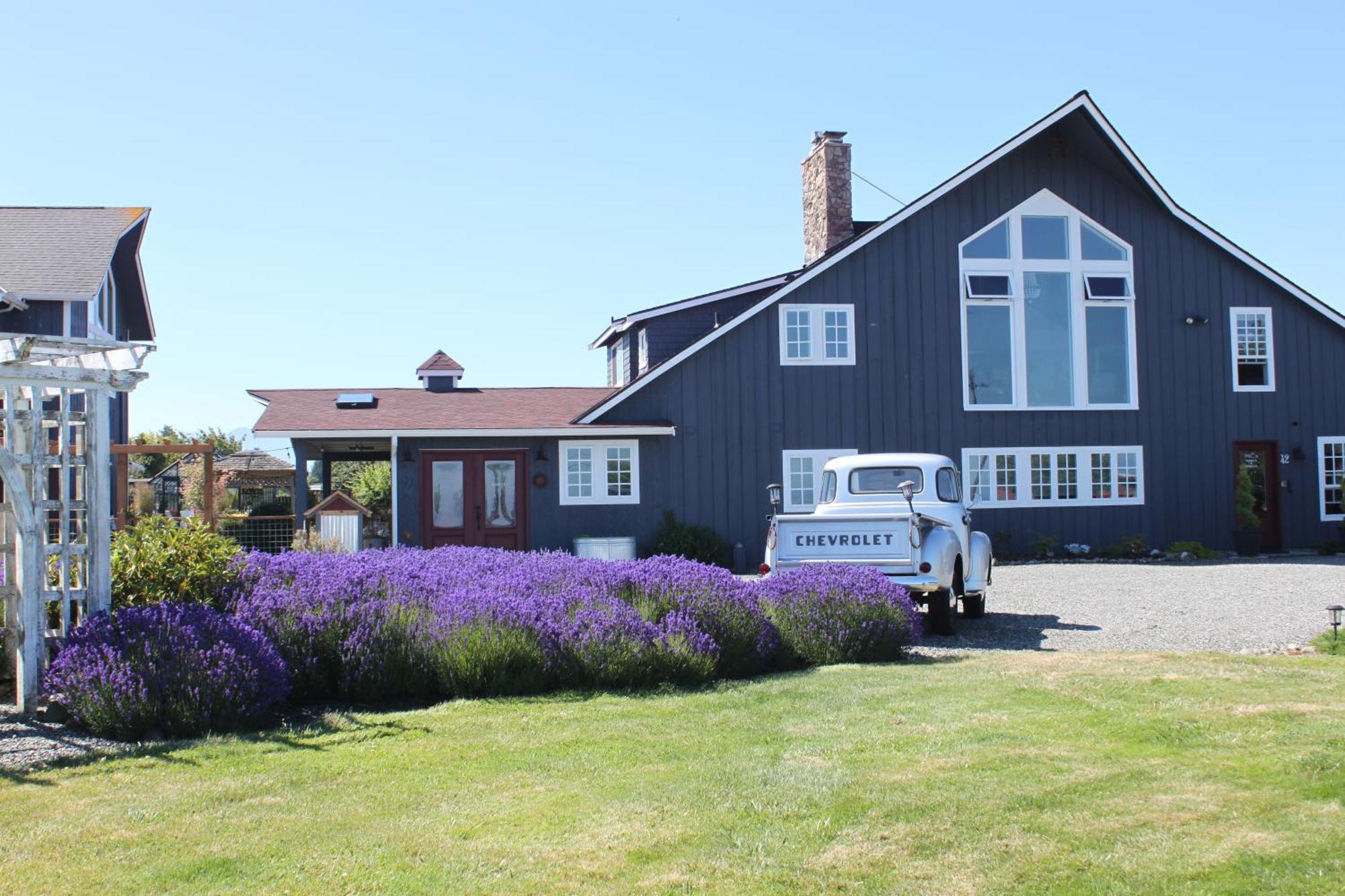 Dungeness Barn House Bed And Breakfast At Two Crows Farm Sequim Exterior foto