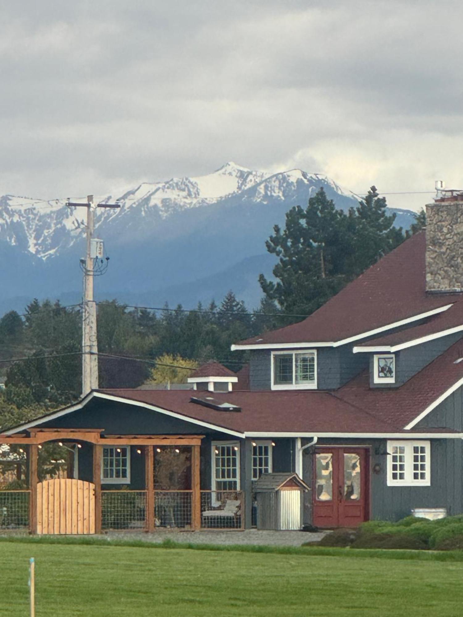 Dungeness Barn House Bed And Breakfast At Two Crows Farm Sequim Exterior foto